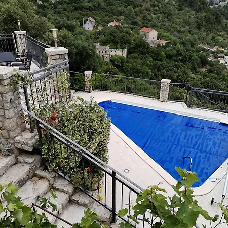 Bepo I Ivo Villa Makarska