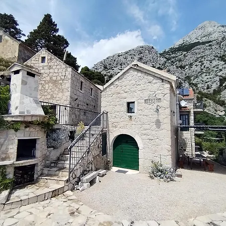 Bepo I Ivo Vila Makarska