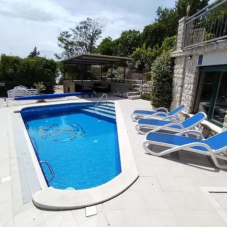 Вілла Bepo I Ivo Макарська